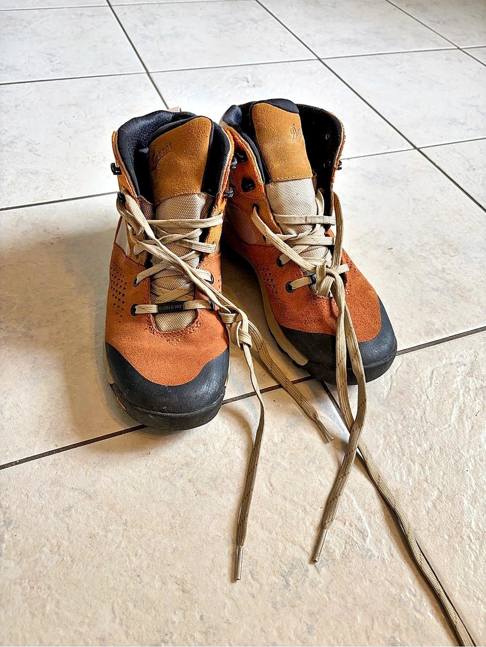 Danner mid sole hiking boots